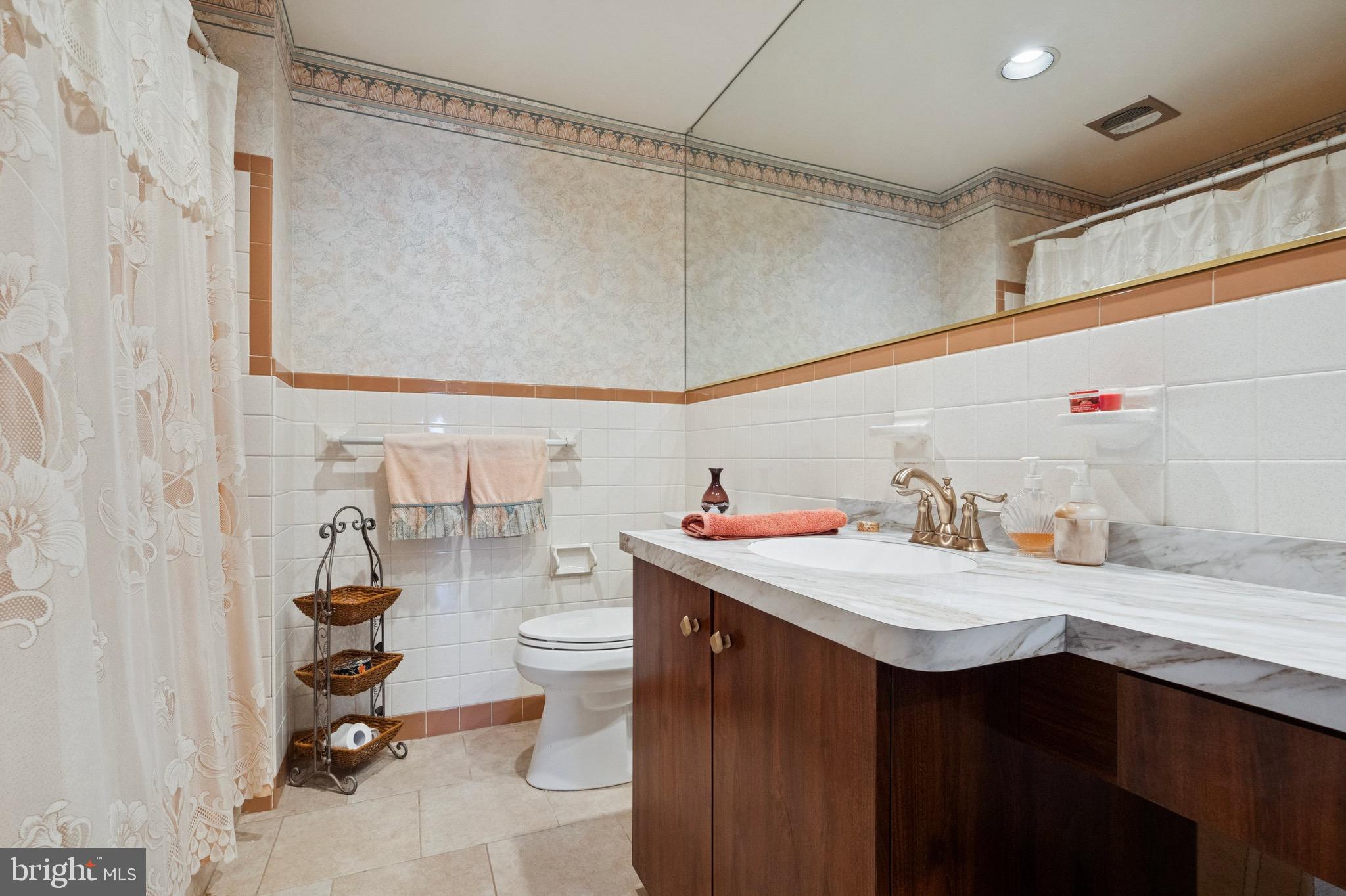 HILLCRESTSHIRE - Residential