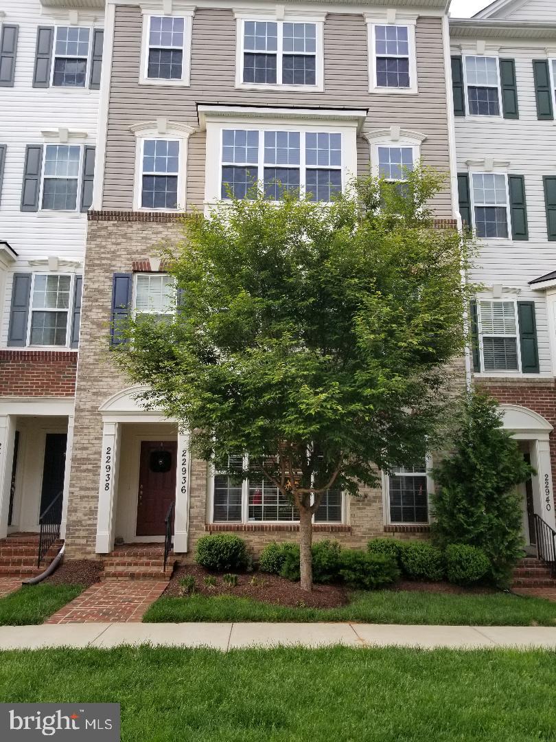 This is a must see. Many upgrades including, granite kitchen counters, stainless appliances, upgraded kitchen cabinets, wood floors, fireplace, large rooms, living room and a family room, upgraded master bath tile work and the list goes on! Near highway and shopping center. House is almost new. Homeowner Pride! This one will not last. Any questions should be directed to the alternate agent.