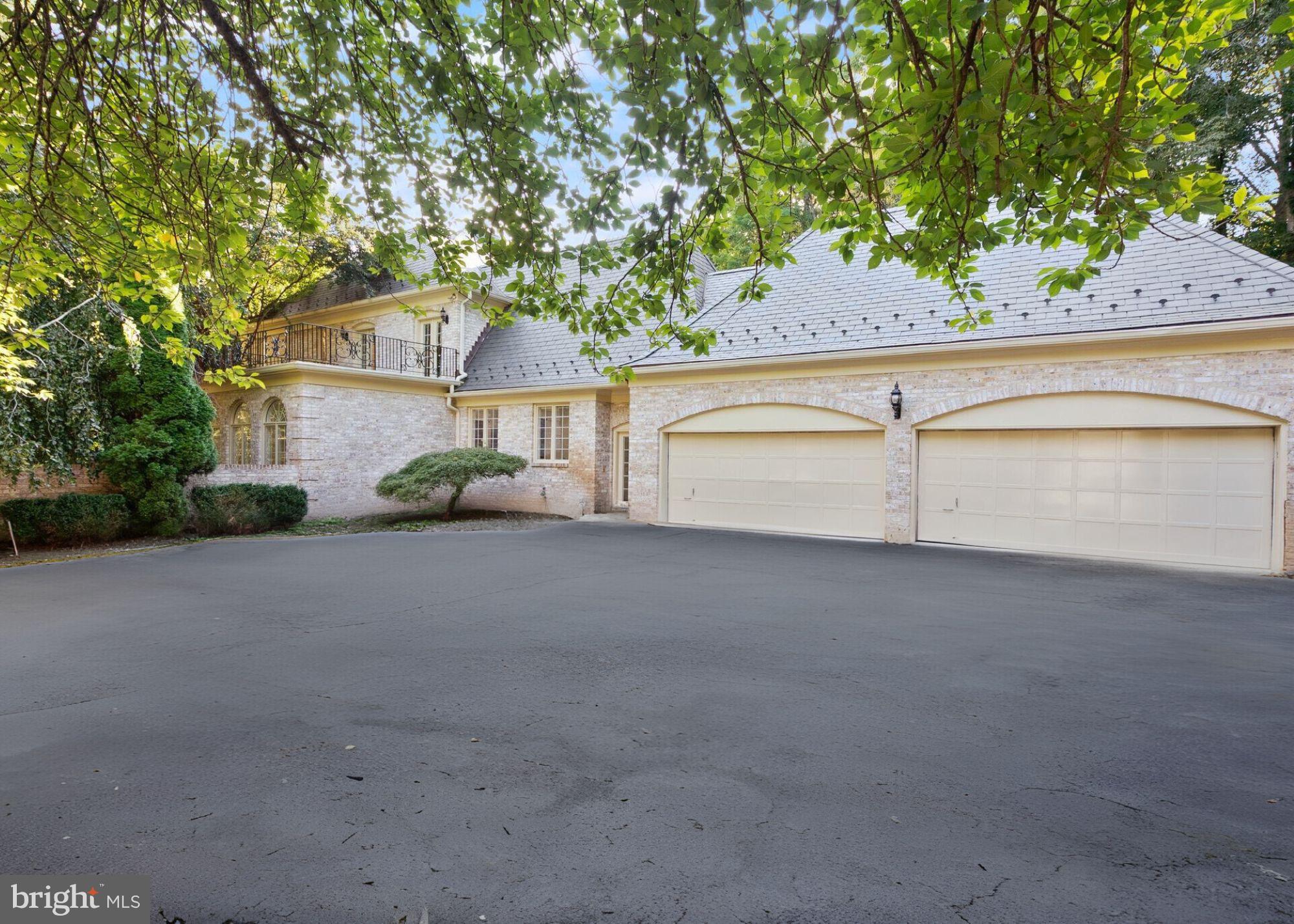 FALCONHURST - Residential