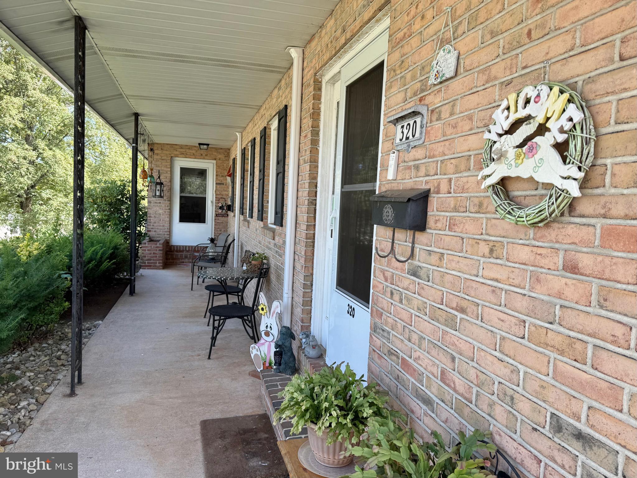 320-322 S GRIFFITH DRIVE