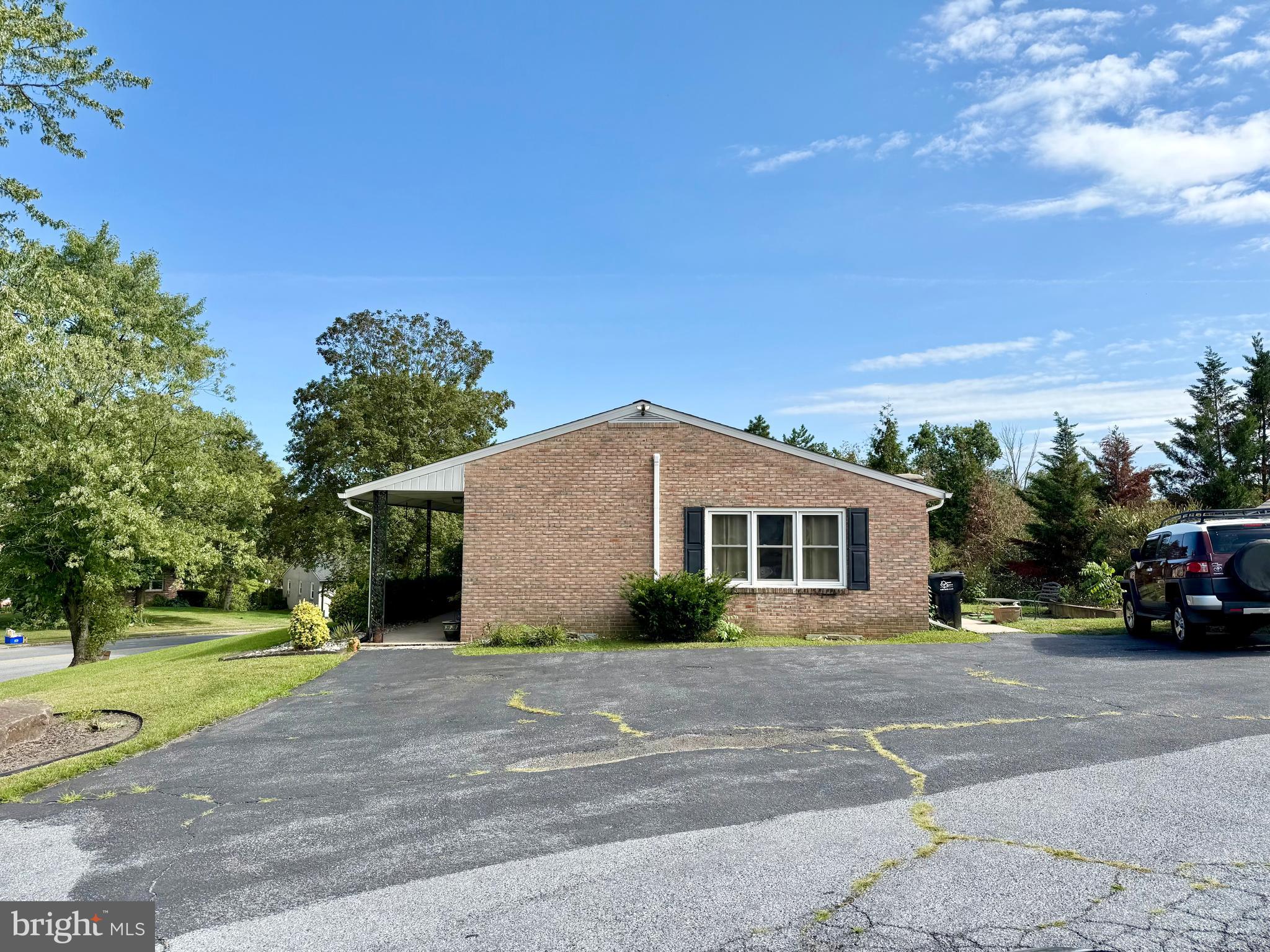320-322 S GRIFFITH DRIVE