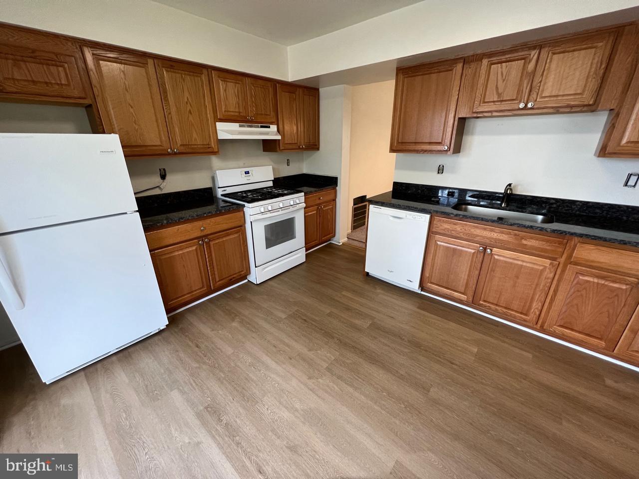 7520 INDIAN HILLS