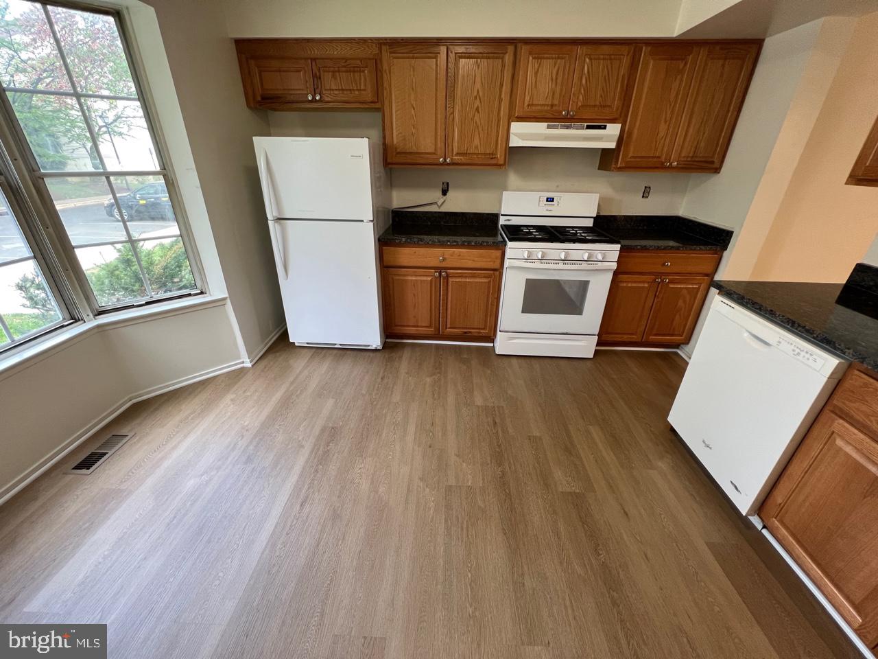 7520 INDIAN HILLS