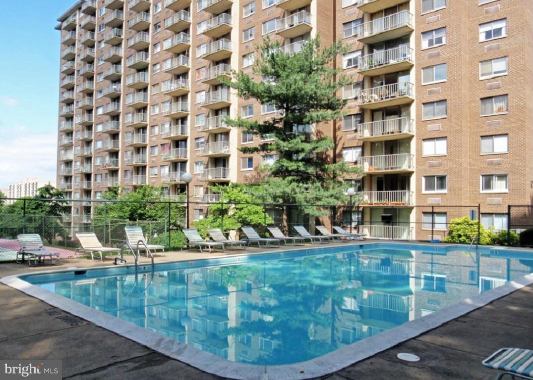 HUNTING CREEK CLUB CONDOMINIUMS - Residential