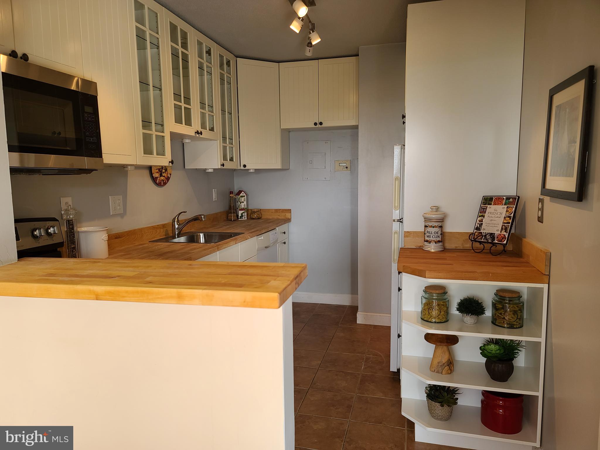 HUNTING CREEK CLUB CONDOMINIUMS - Residential