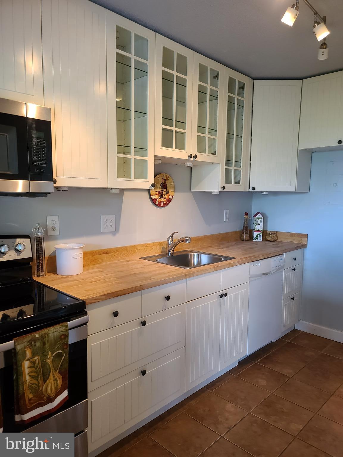 HUNTING CREEK CLUB CONDOMINIUMS - Residential