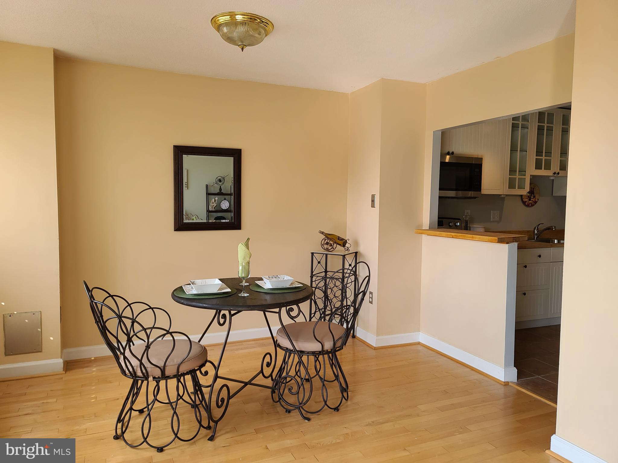 HUNTING CREEK CLUB CONDOMINIUMS - Residential