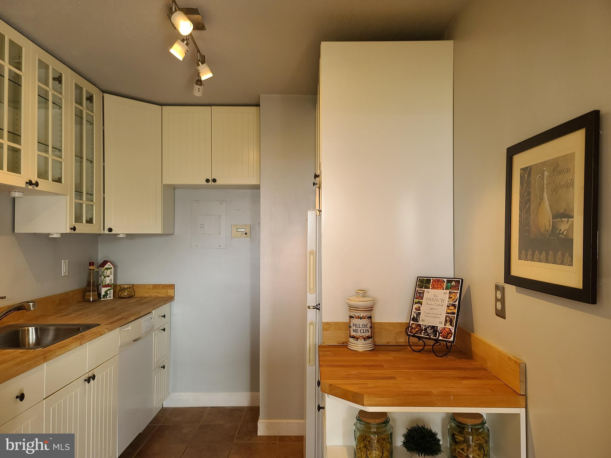 HUNTING CREEK CLUB CONDOMINIUMS - Residential