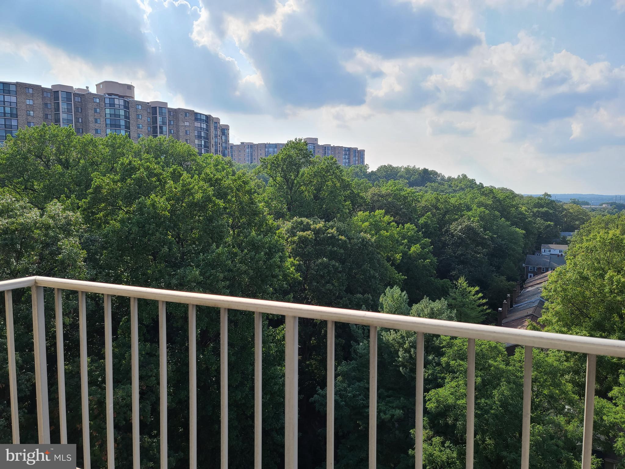 HUNTING CREEK CLUB CONDOMINIUMS - Residential