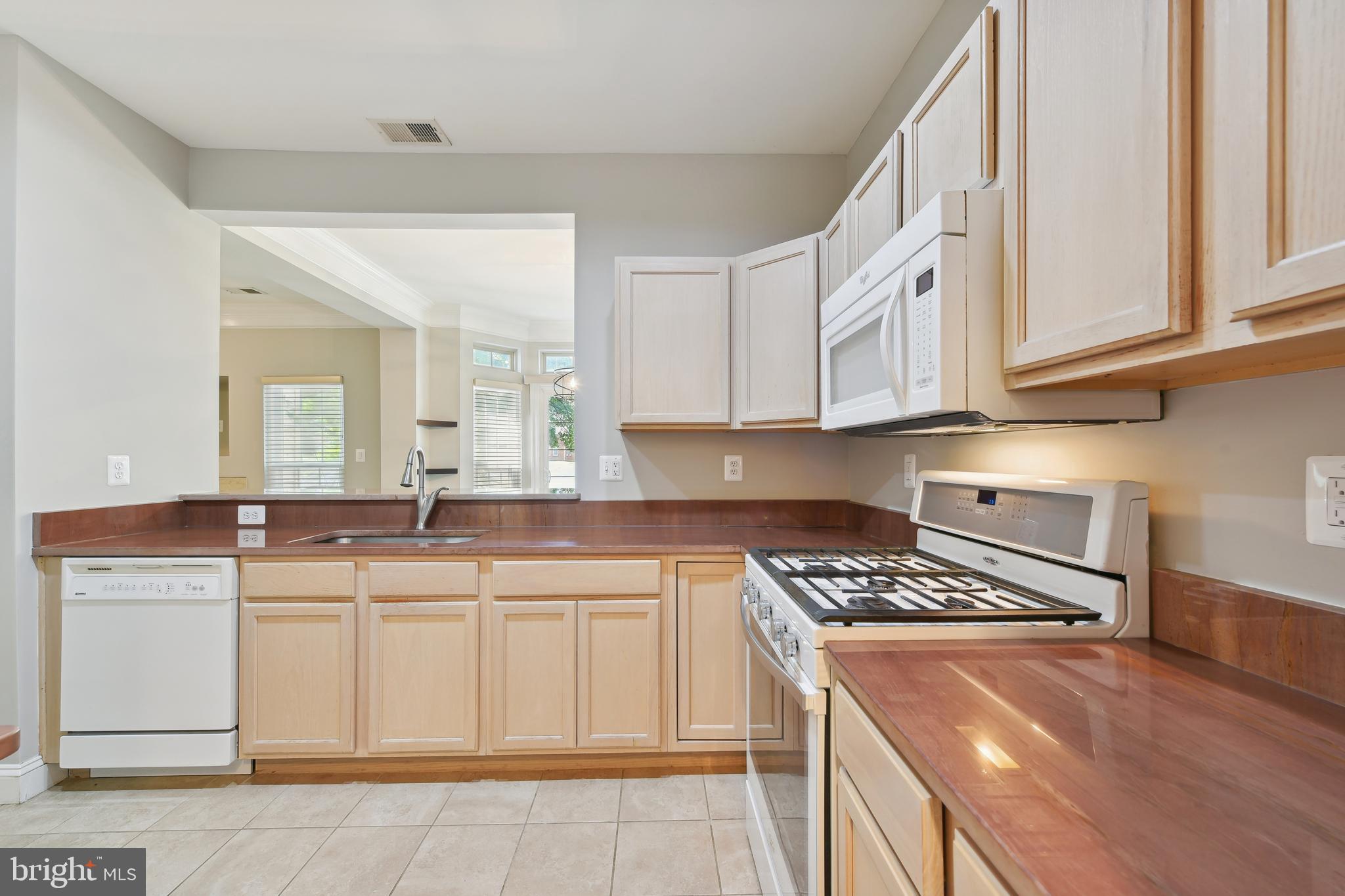 COURTLANDS AT CASCADES - Residential