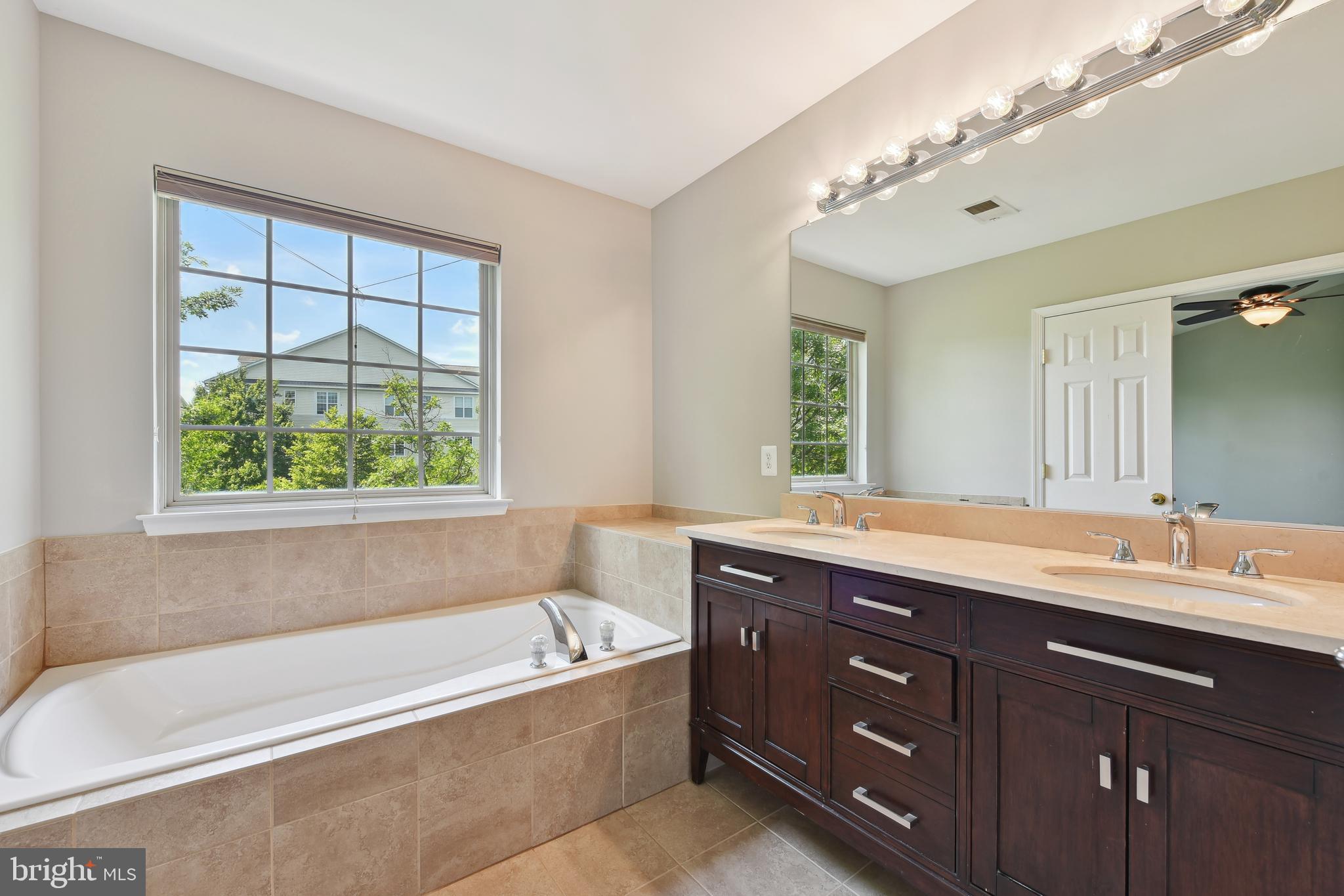 COURTLANDS AT CASCADES - Residential