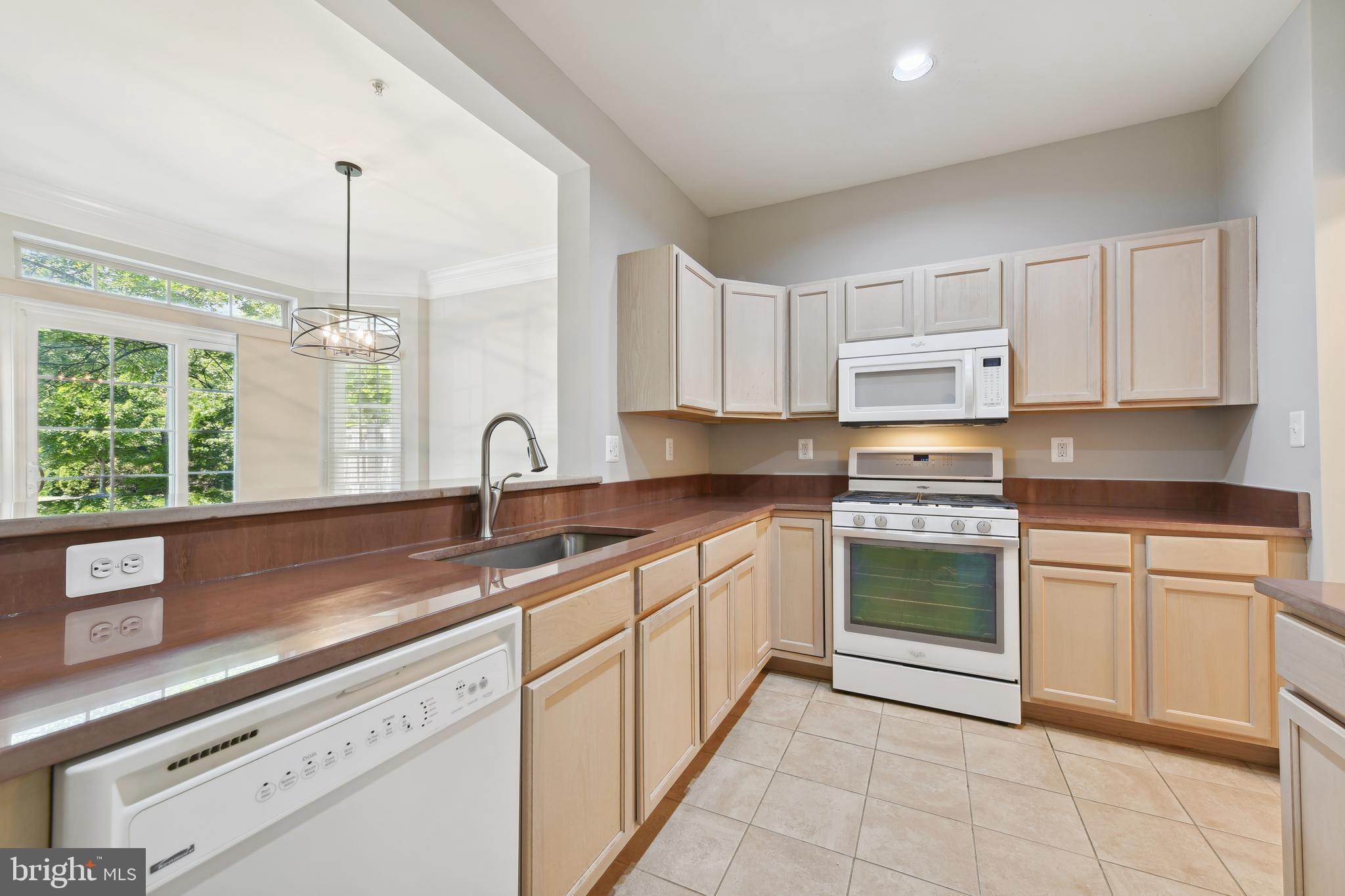 COURTLANDS AT CASCADES - Residential