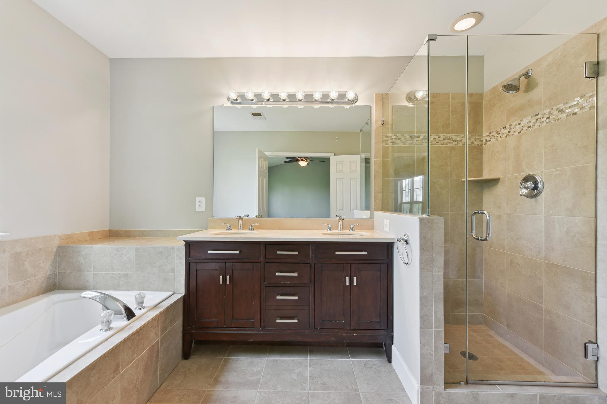 COURTLANDS AT CASCADES - Residential