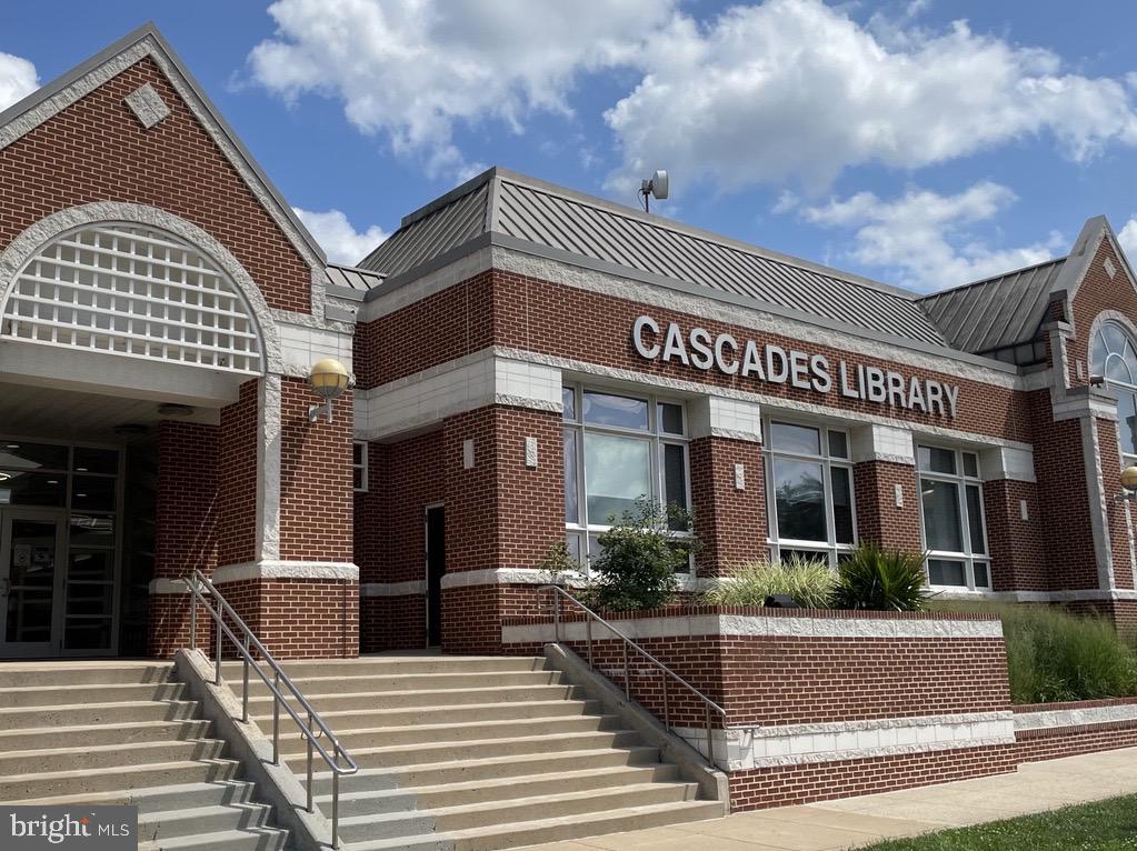 COURTLANDS AT CASCADES - Residential