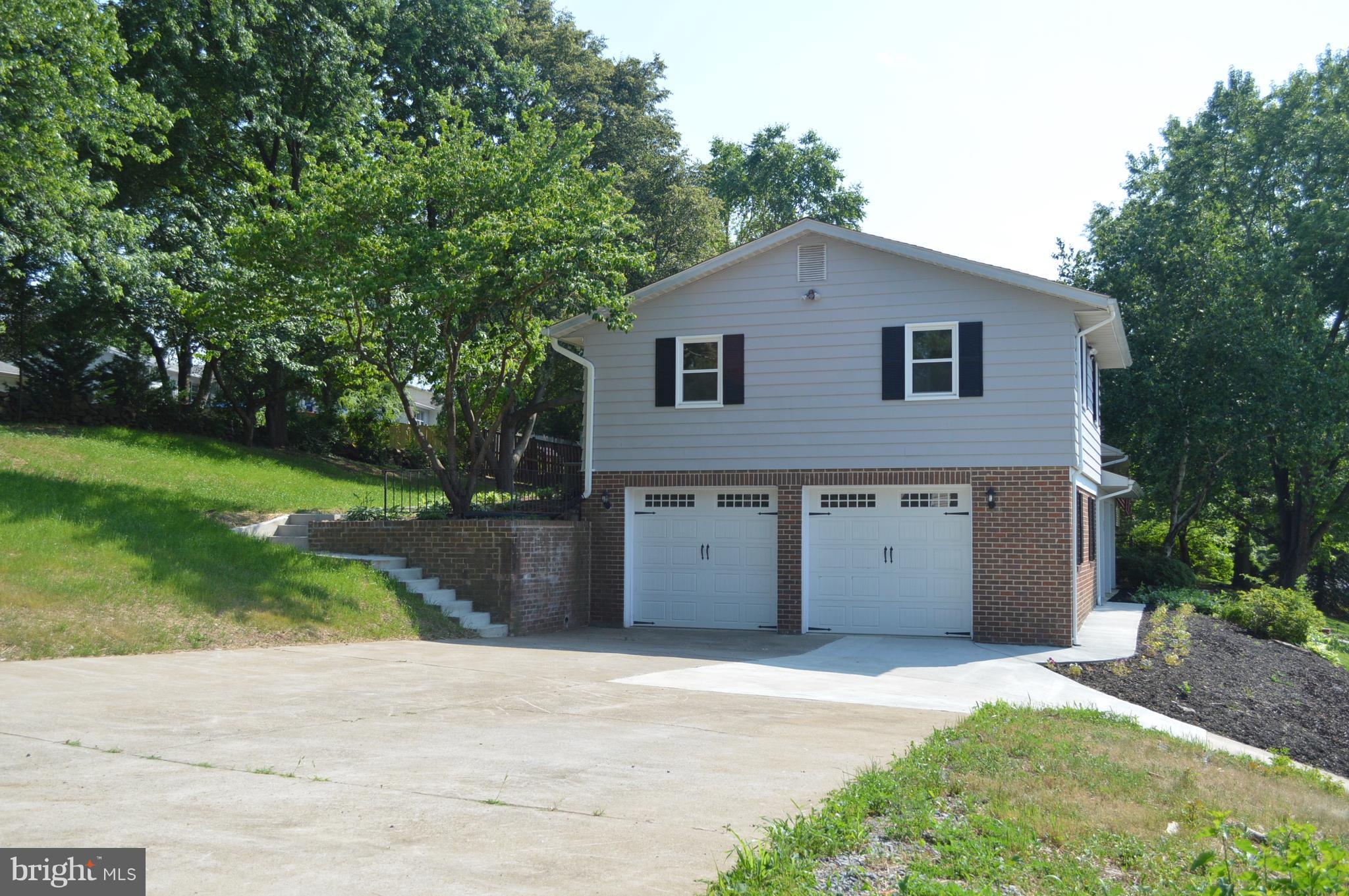 LEESBURG ESTATES - Residential