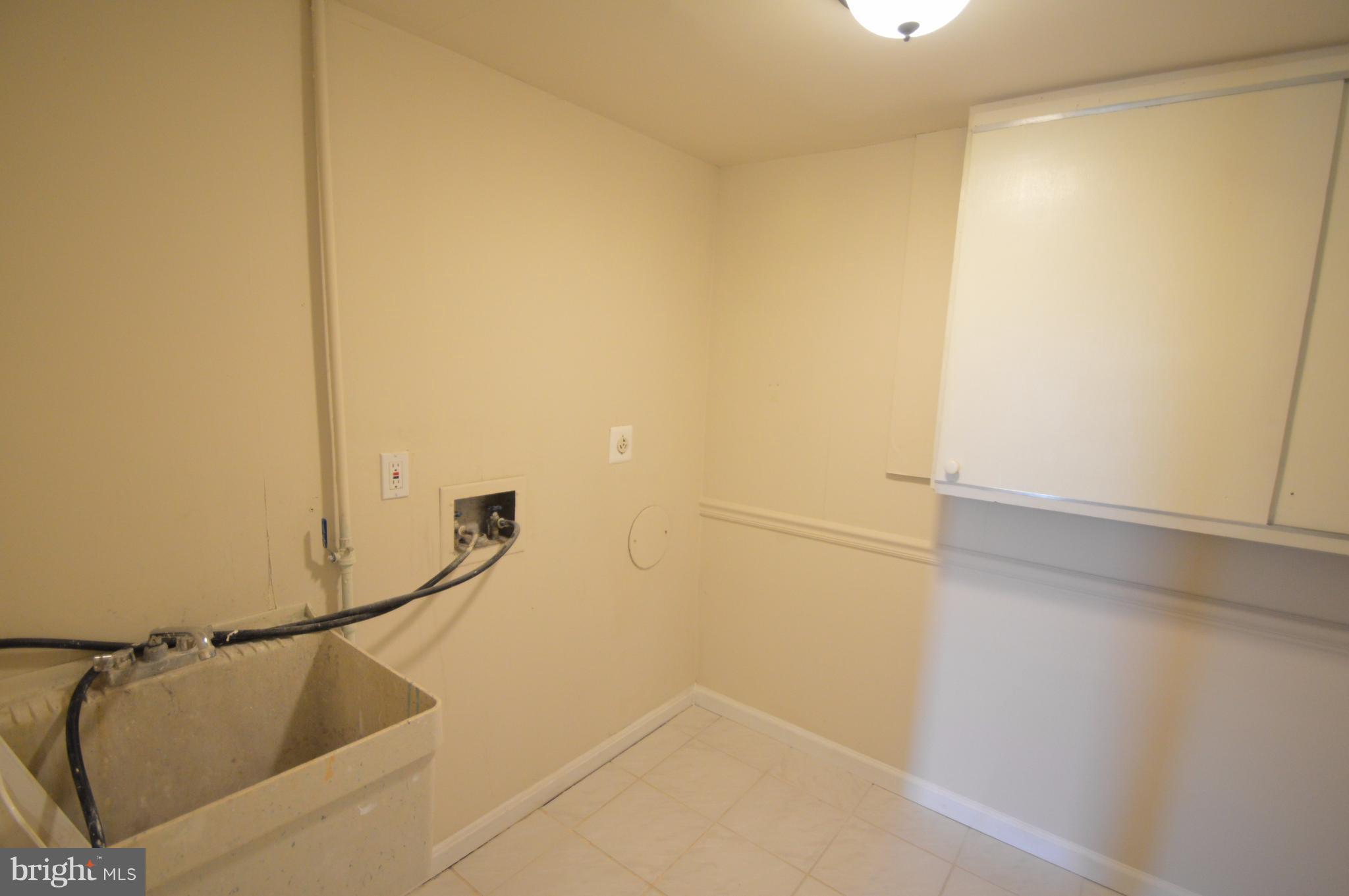 LEESBURG ESTATES - Residential