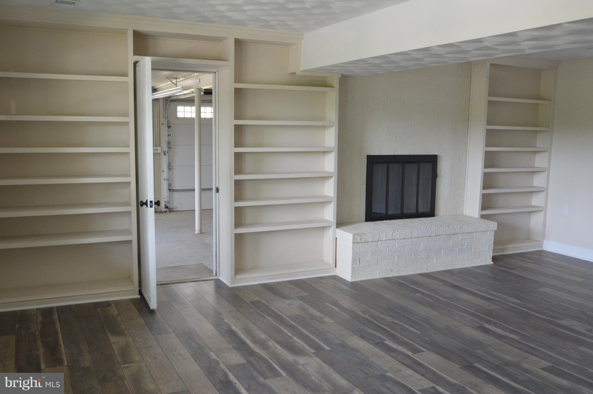 LEESBURG ESTATES - Residential