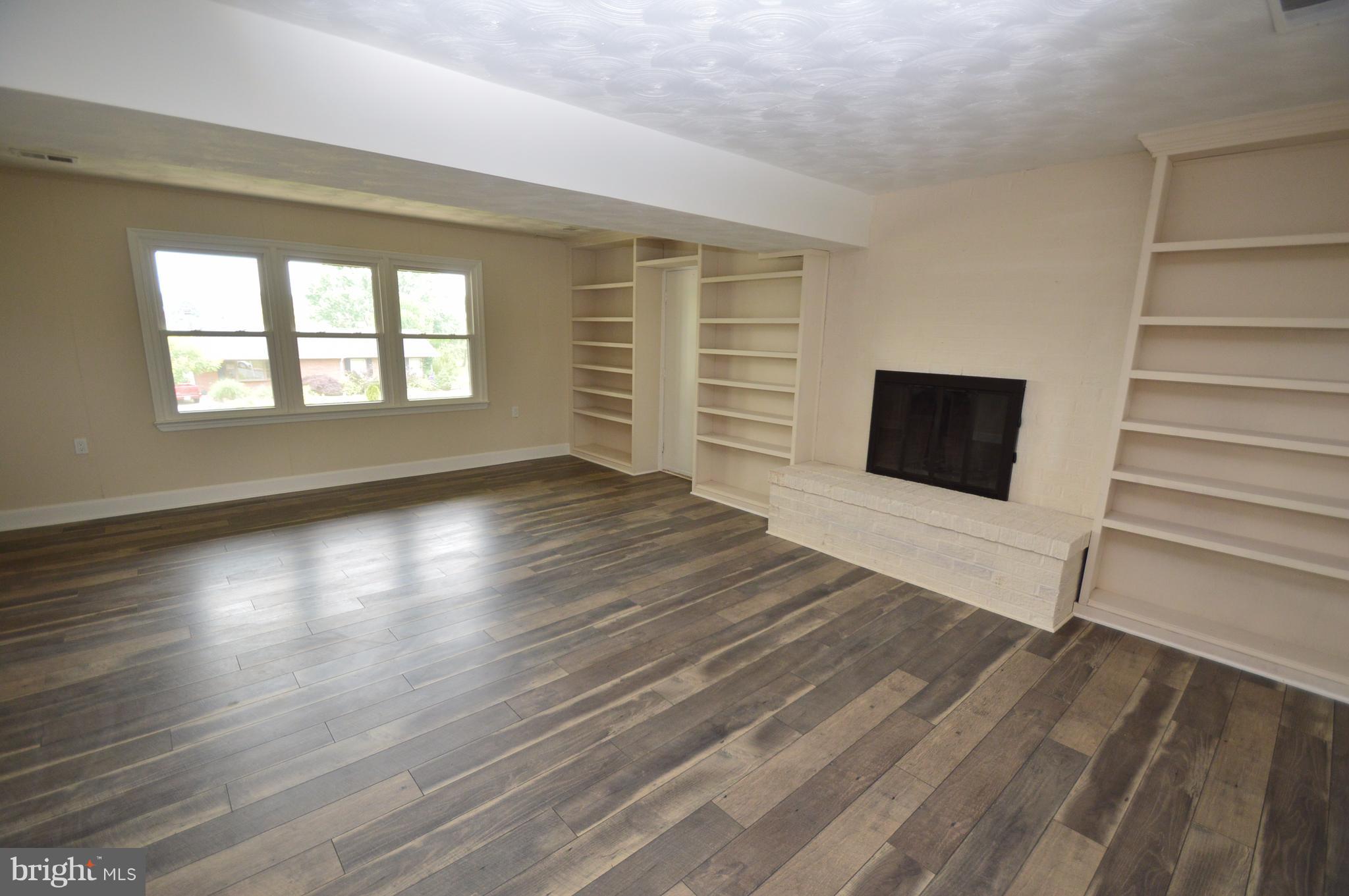 LEESBURG ESTATES - Residential