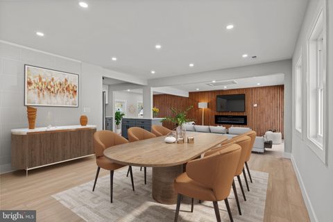 28 RAINBOW LANE LEVITTOWN PA 19055