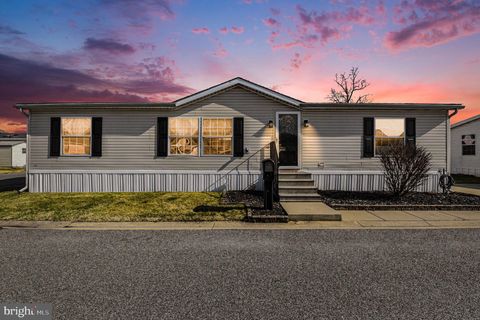 Mobile Home For Sale - 211 Kerria Lane<br/> MIDDLE RIVER, MD 21220