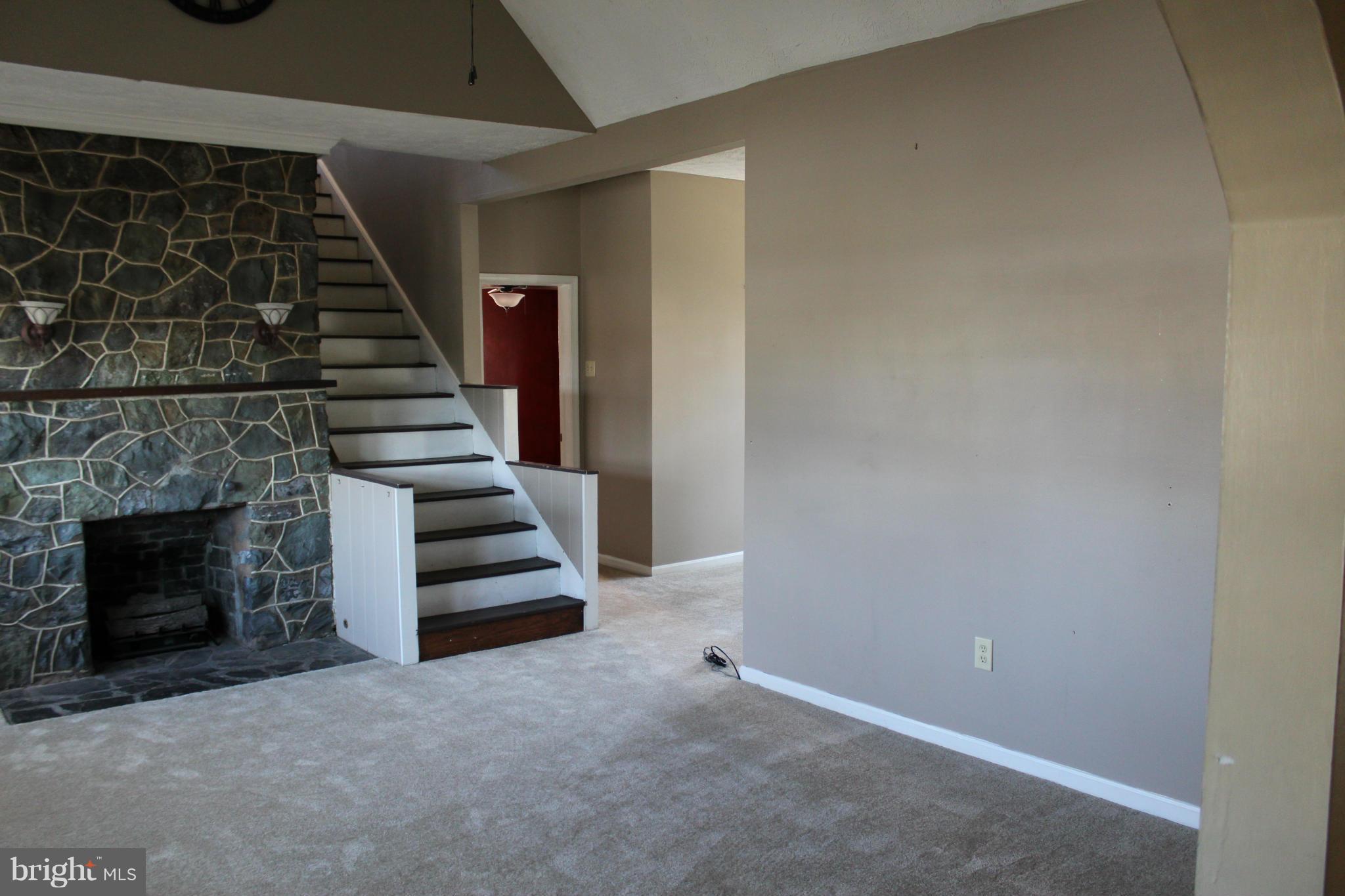 FAIRVIEW COURT - Residential