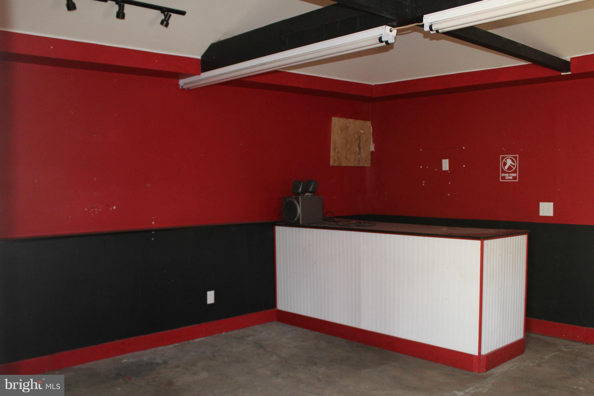 FAIRVIEW COURT - Residential