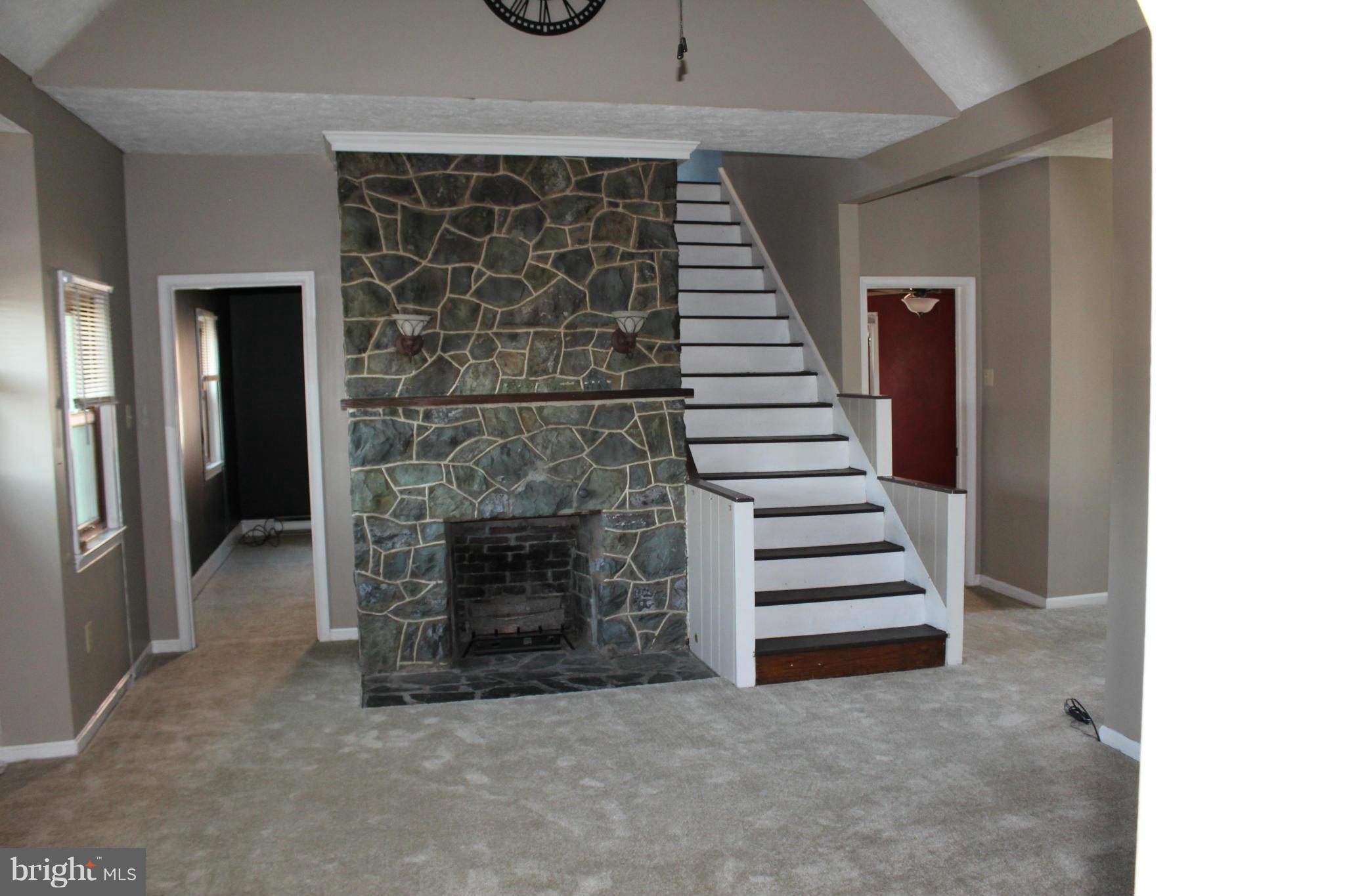 FAIRVIEW COURT - Residential