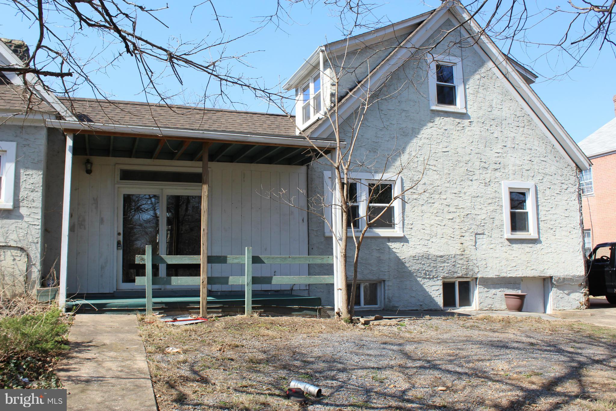 FAIRVIEW COURT - Residential