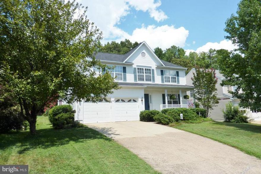 Amazing commuter location. Minutes to I66 and VRE. Wonderful home on quiet cult de sac, with huge private yard backing to trees. Great floor plan with large kitchen/breakfast room that opens to FR w/woodburn FP/insert. Huge MBR with en suite/soak tub and sep shower. FF basement with 5th NTC BR & FBA. Large deck off kitchen. Close to new Gainesville Town Center/movies/restaurants, etc.