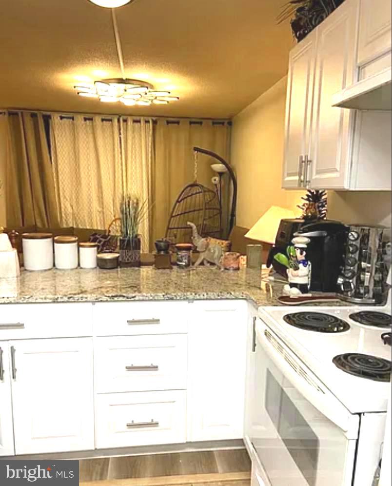 PRESIDENTIAL TOWERS - Residential Lease