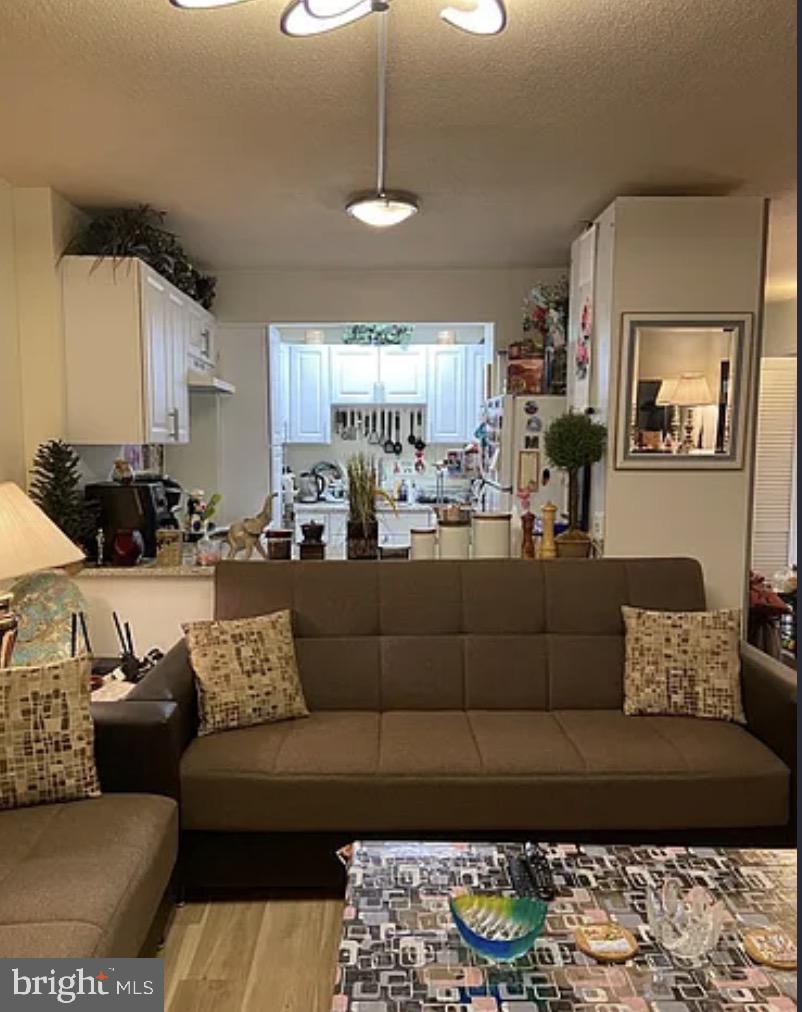 PRESIDENTIAL TOWERS - Residential Lease