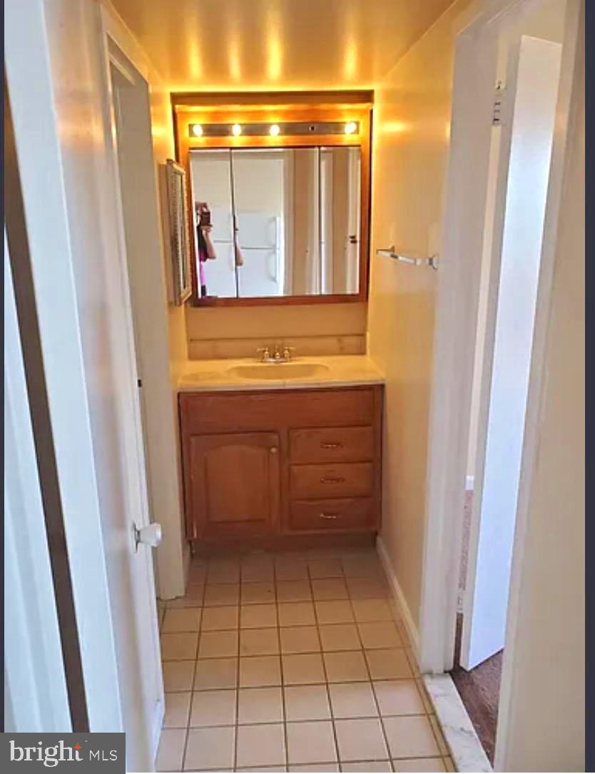 PRESIDENTIAL TOWERS - Residential Lease