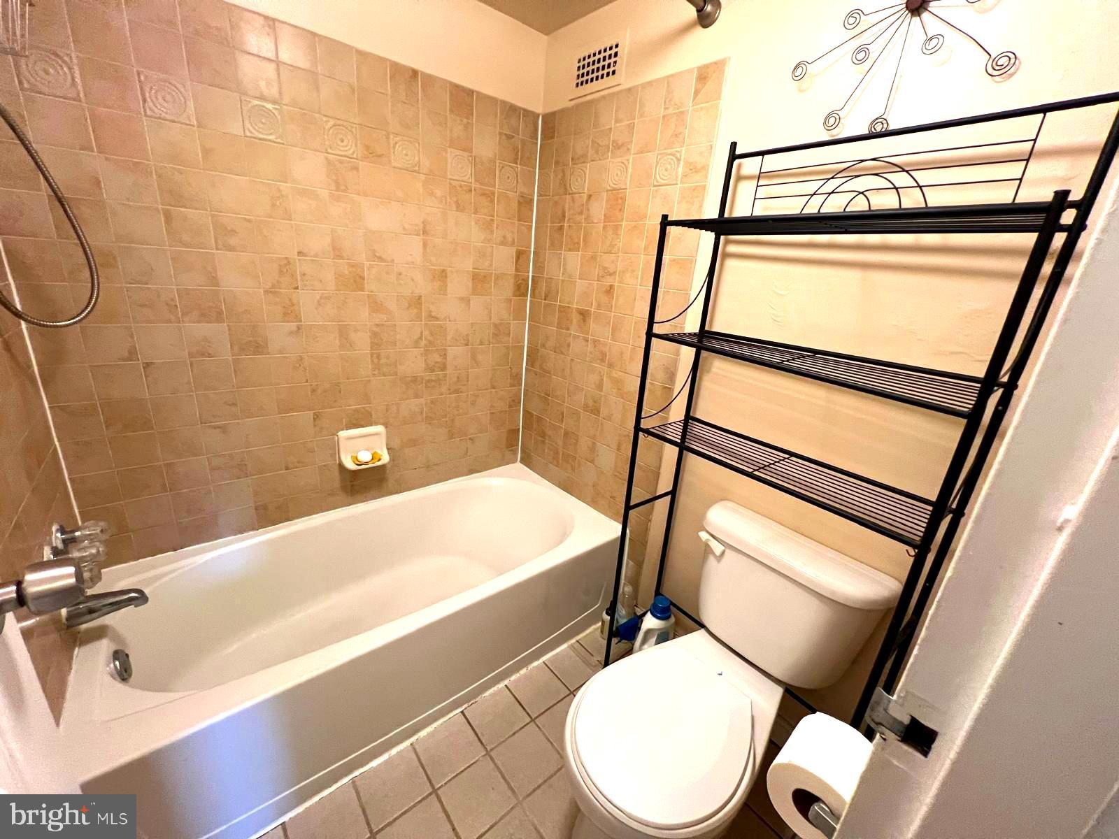 PRESIDENTIAL TOWERS - Residential Lease