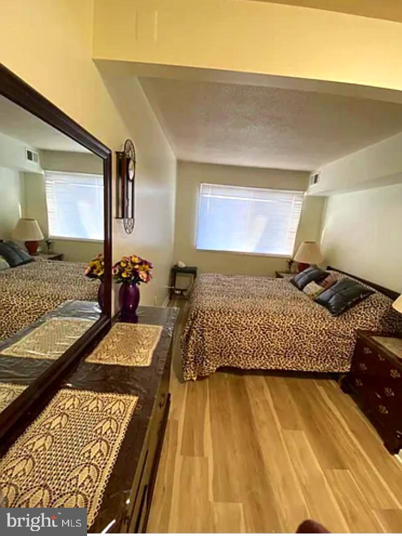 PRESIDENTIAL TOWERS - Residential Lease