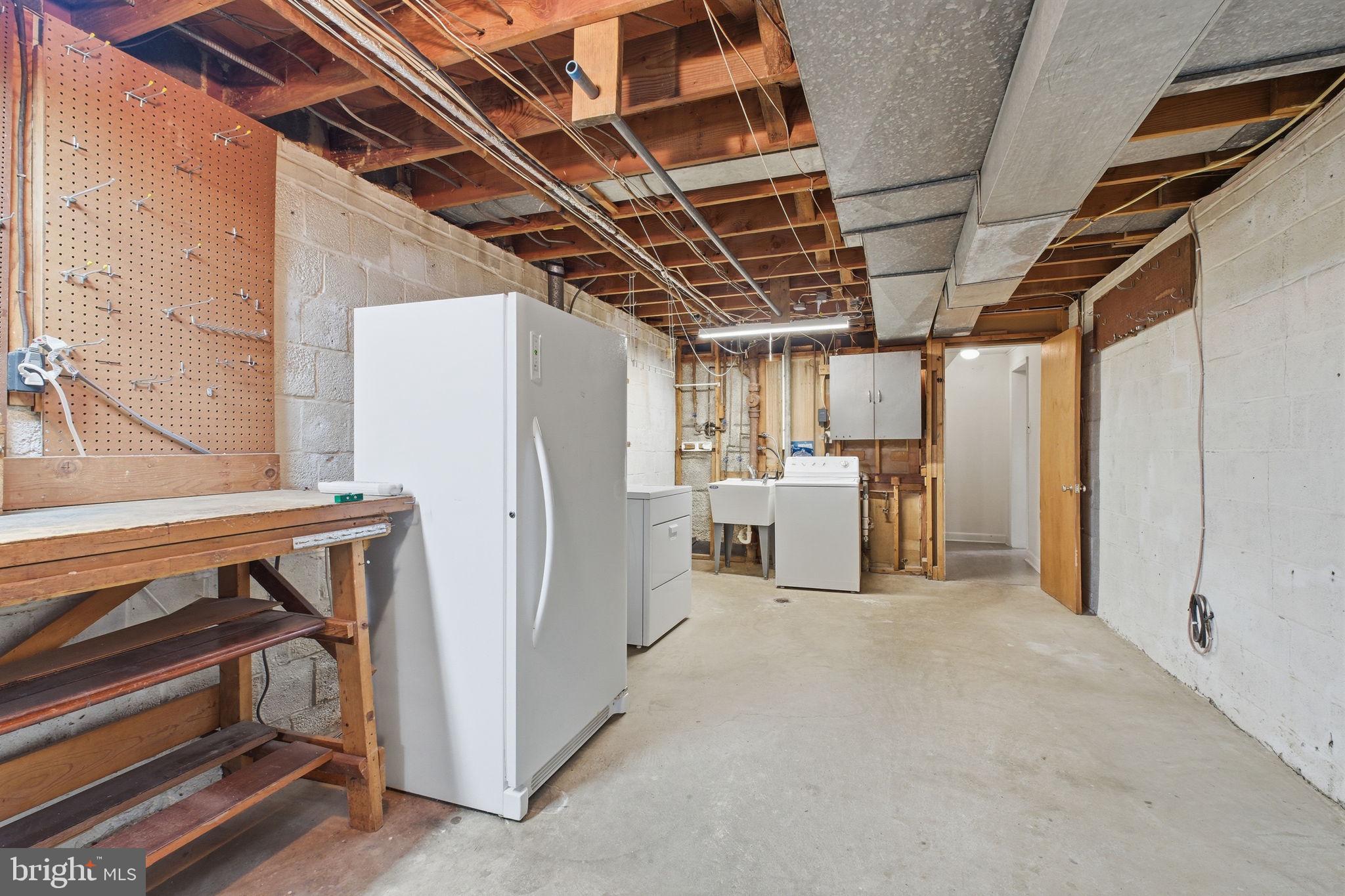 BROYHILL CREST - Residential