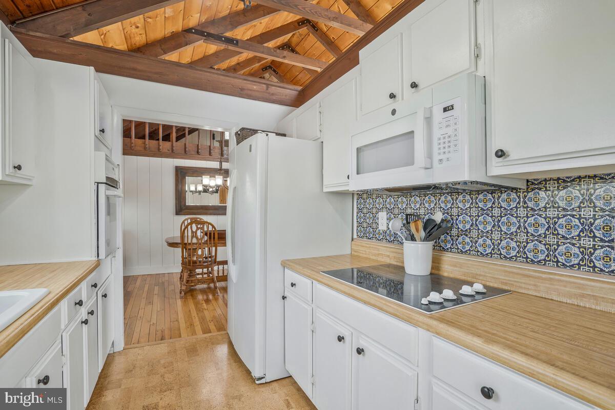 BRETON BAY ESTATES - Residential