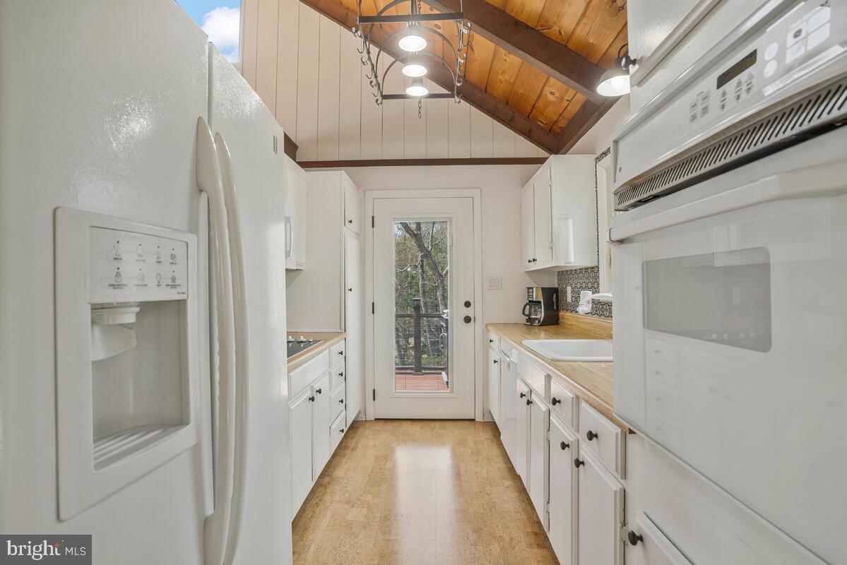 BRETON BAY ESTATES - Residential