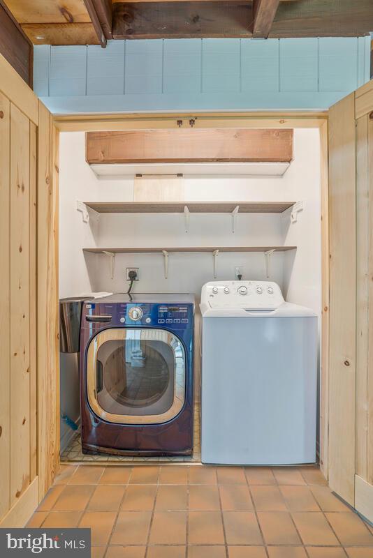 BRETON BAY ESTATES - Residential