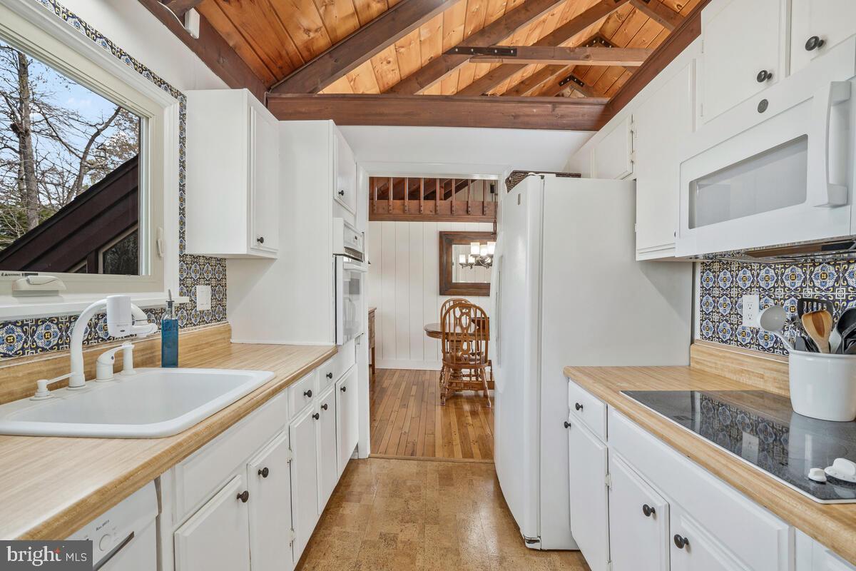 BRETON BAY ESTATES - Residential