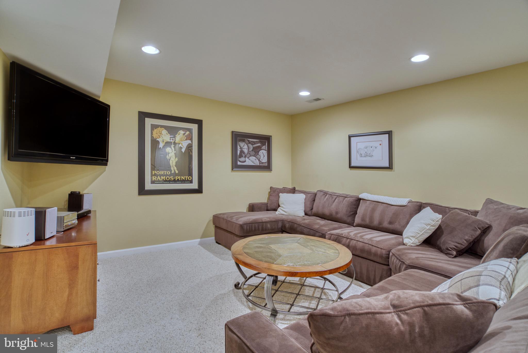 FLORIS DOWNS - Residential