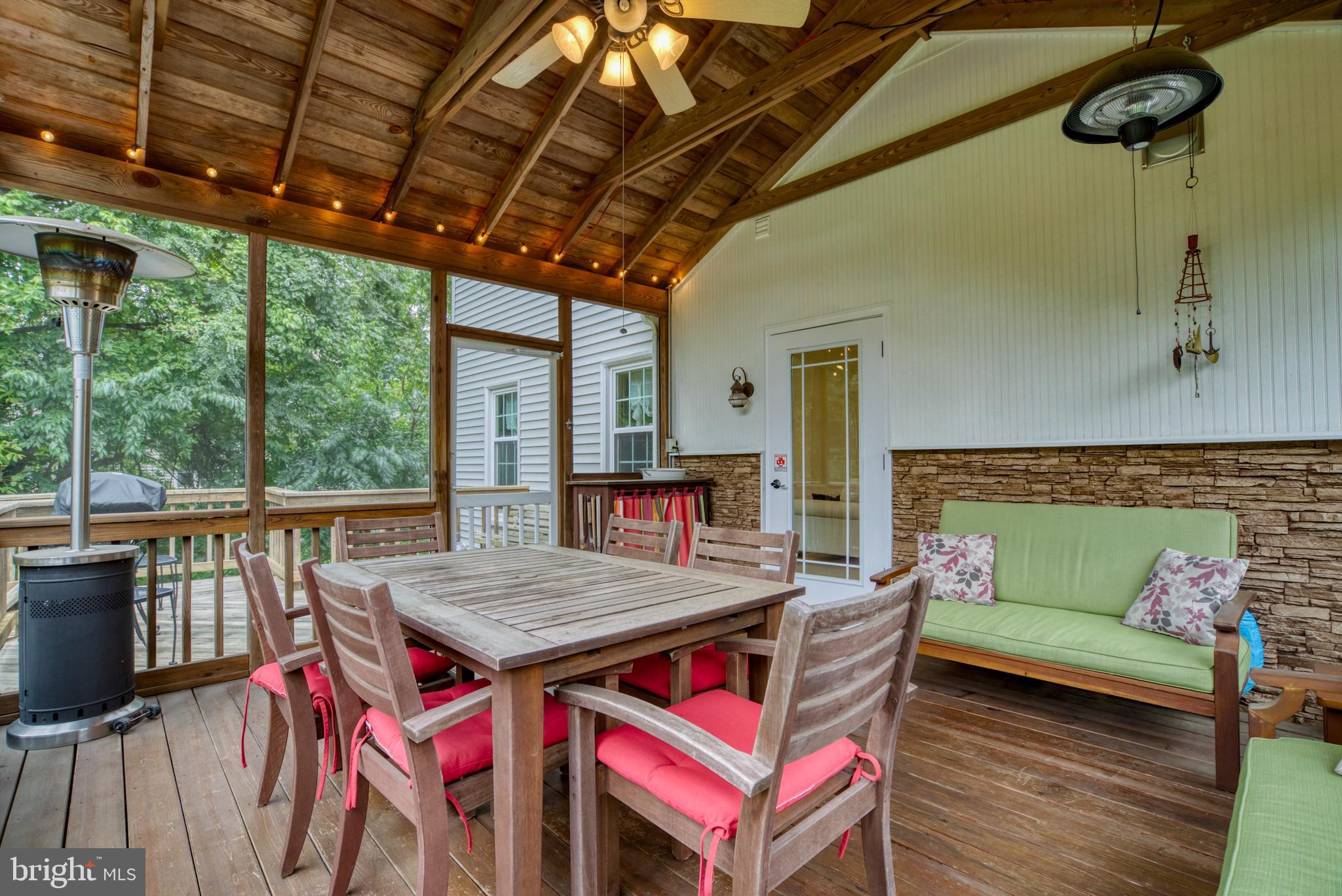 FLORIS DOWNS - Residential