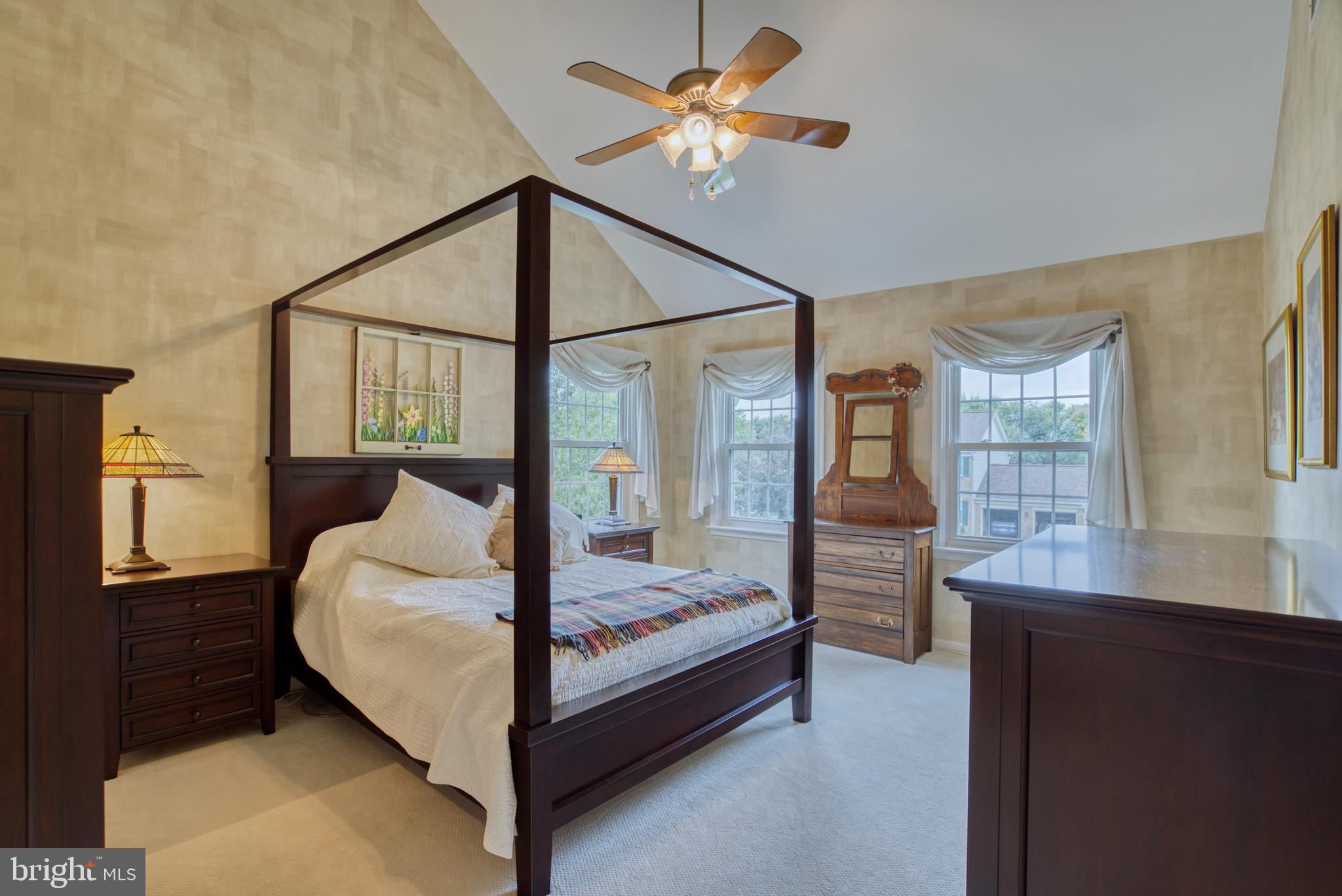 FLORIS DOWNS - Residential