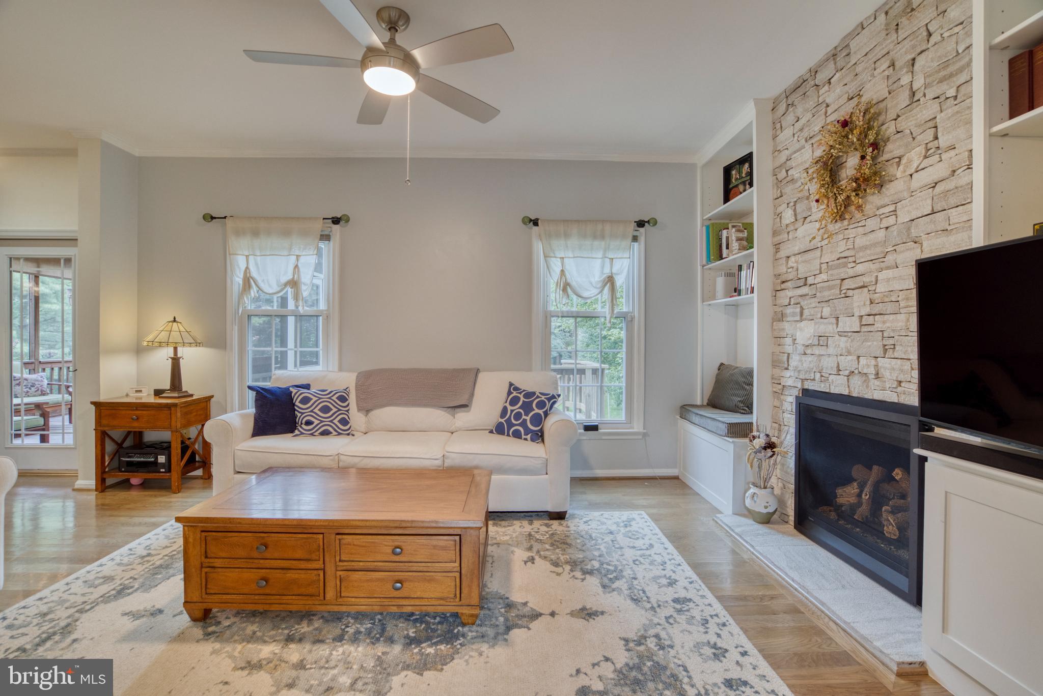 FLORIS DOWNS - Residential