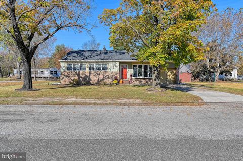 Photo of 62 East End Avenue, CARNEYS POINT, NJ 08069 (MLS # NJSA2018018)