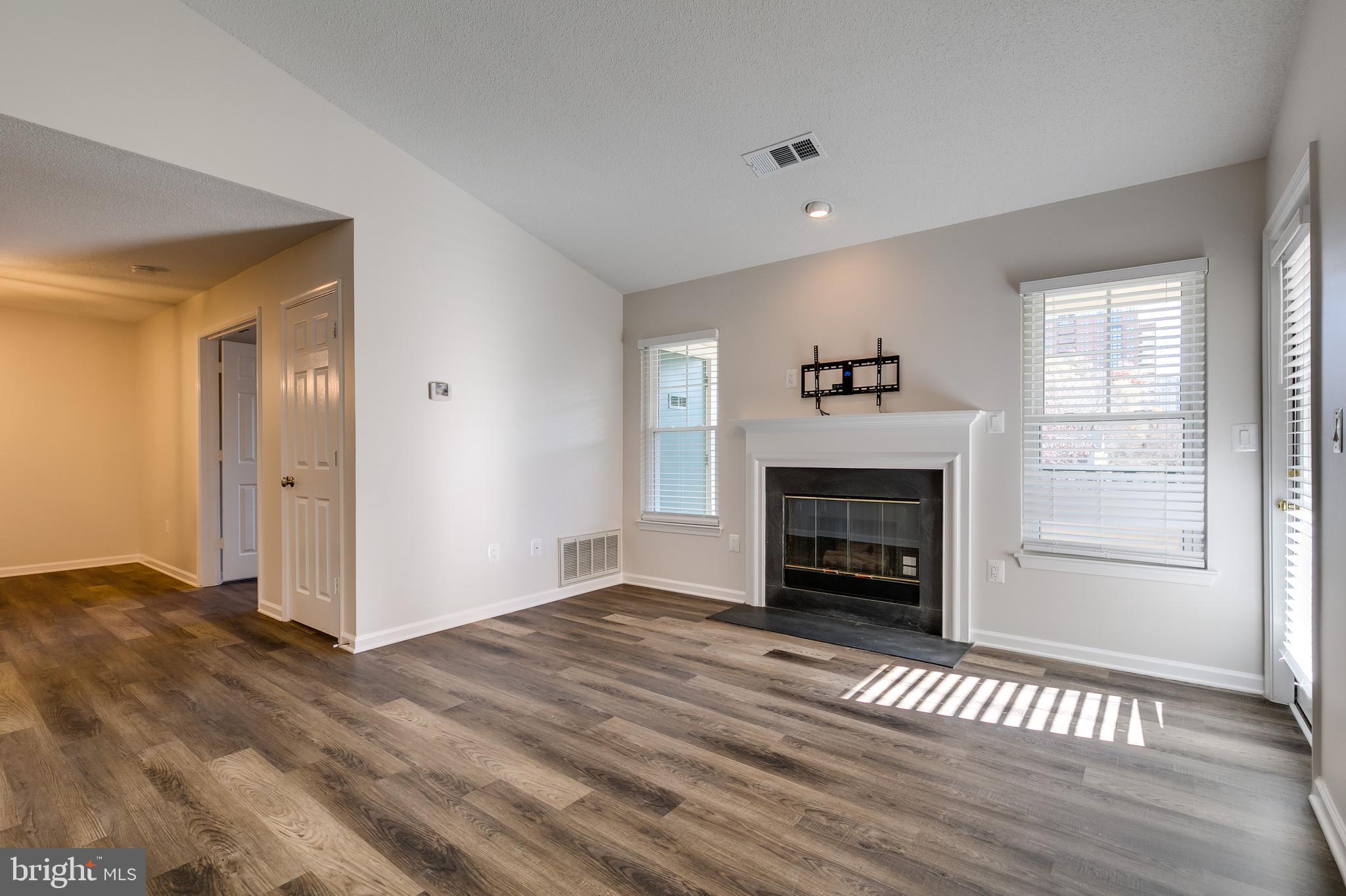 OAK PARK CONDO - Residential Lease