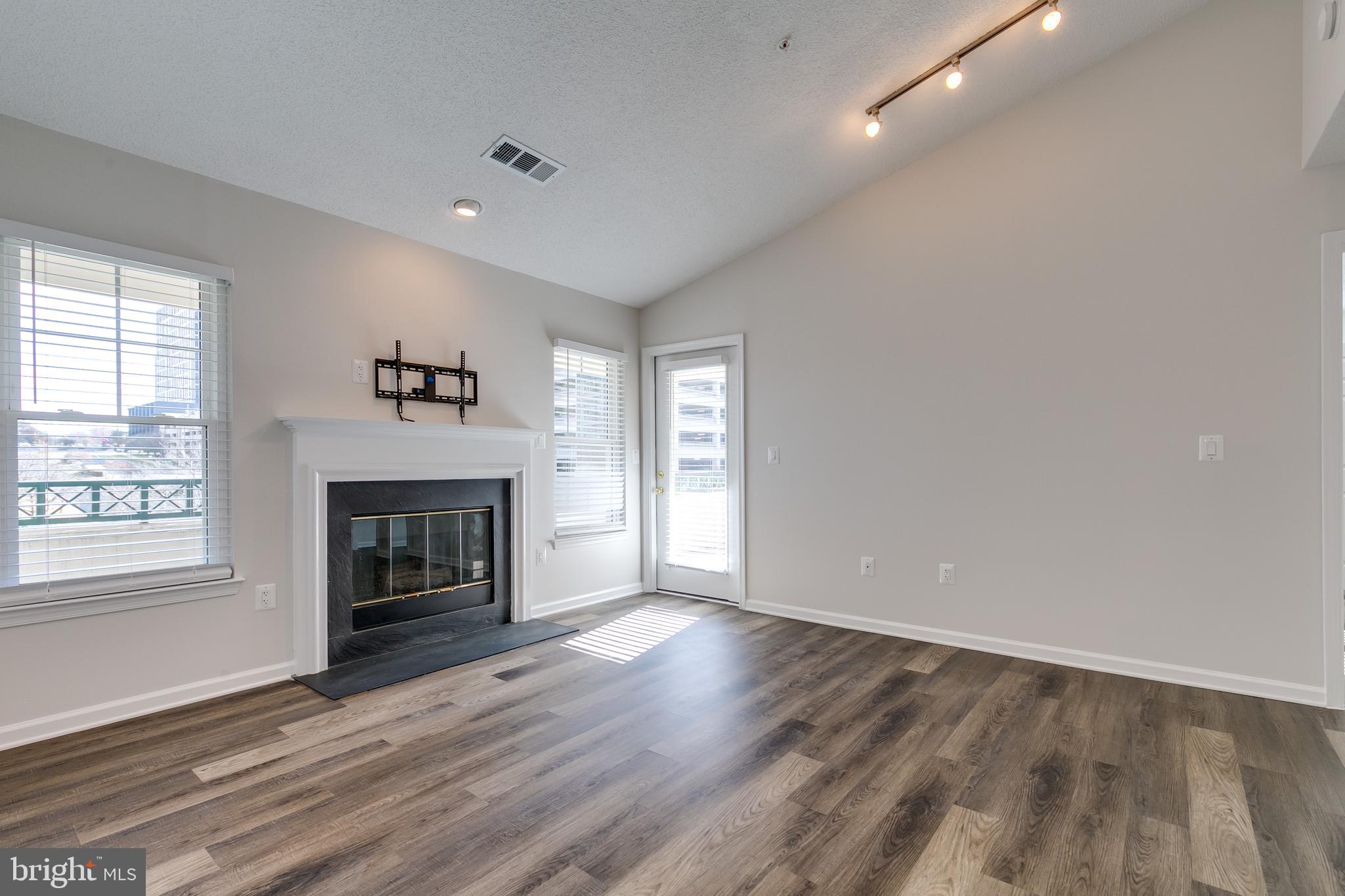 OAK PARK CONDO - Residential Lease