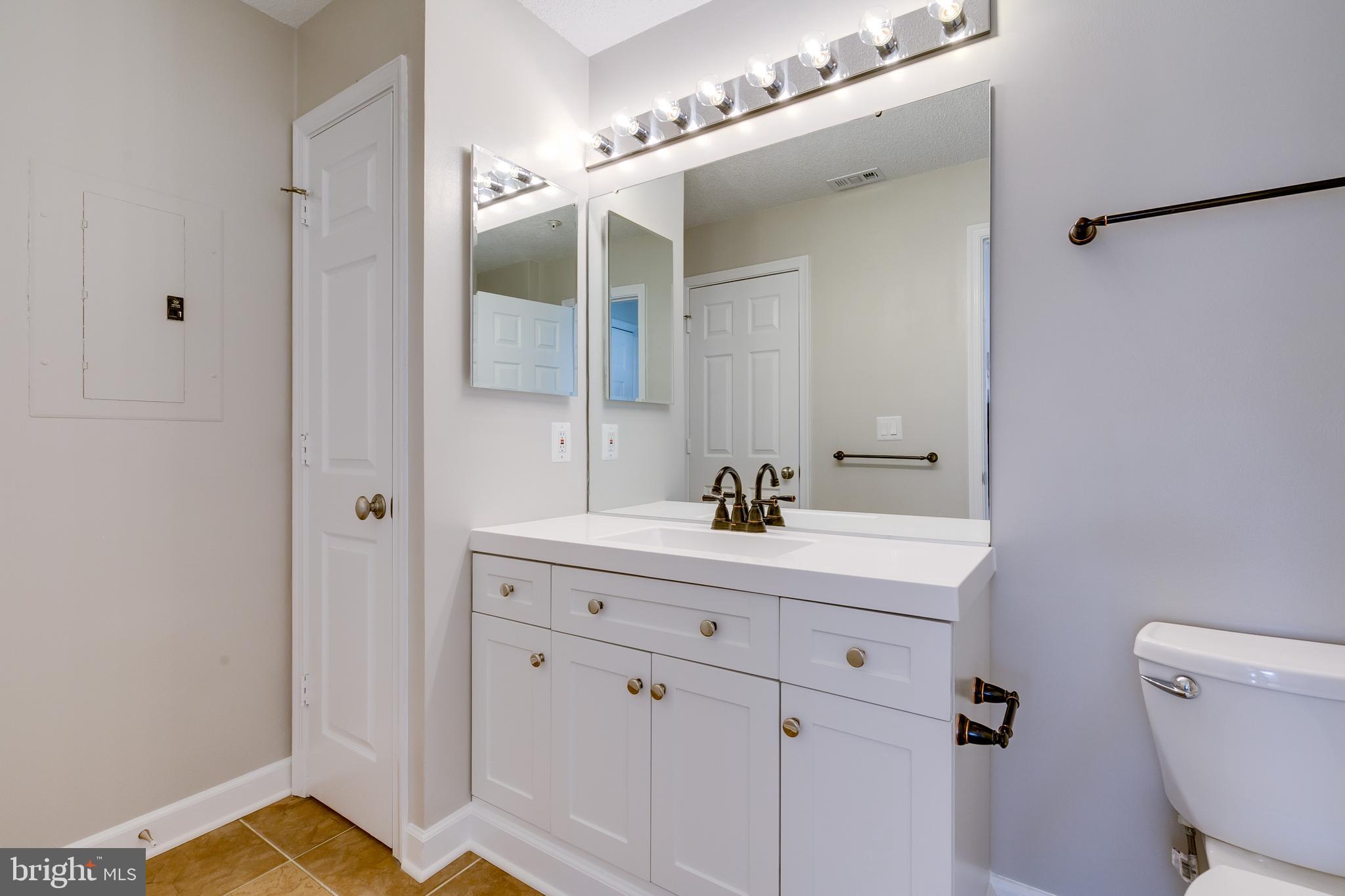 OAK PARK CONDO - Residential Lease