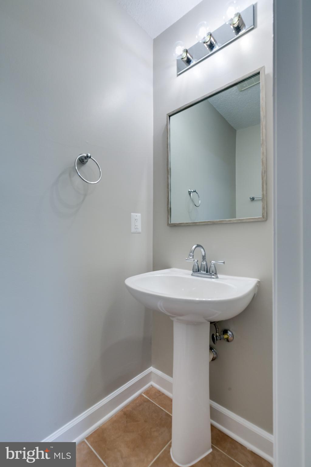 OAK PARK CONDO - Residential Lease
