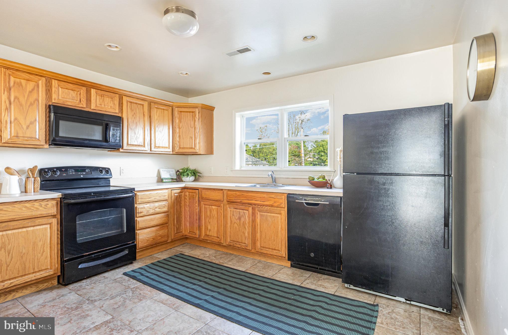 VILLAGES OF HOMELAND - Residential Lease