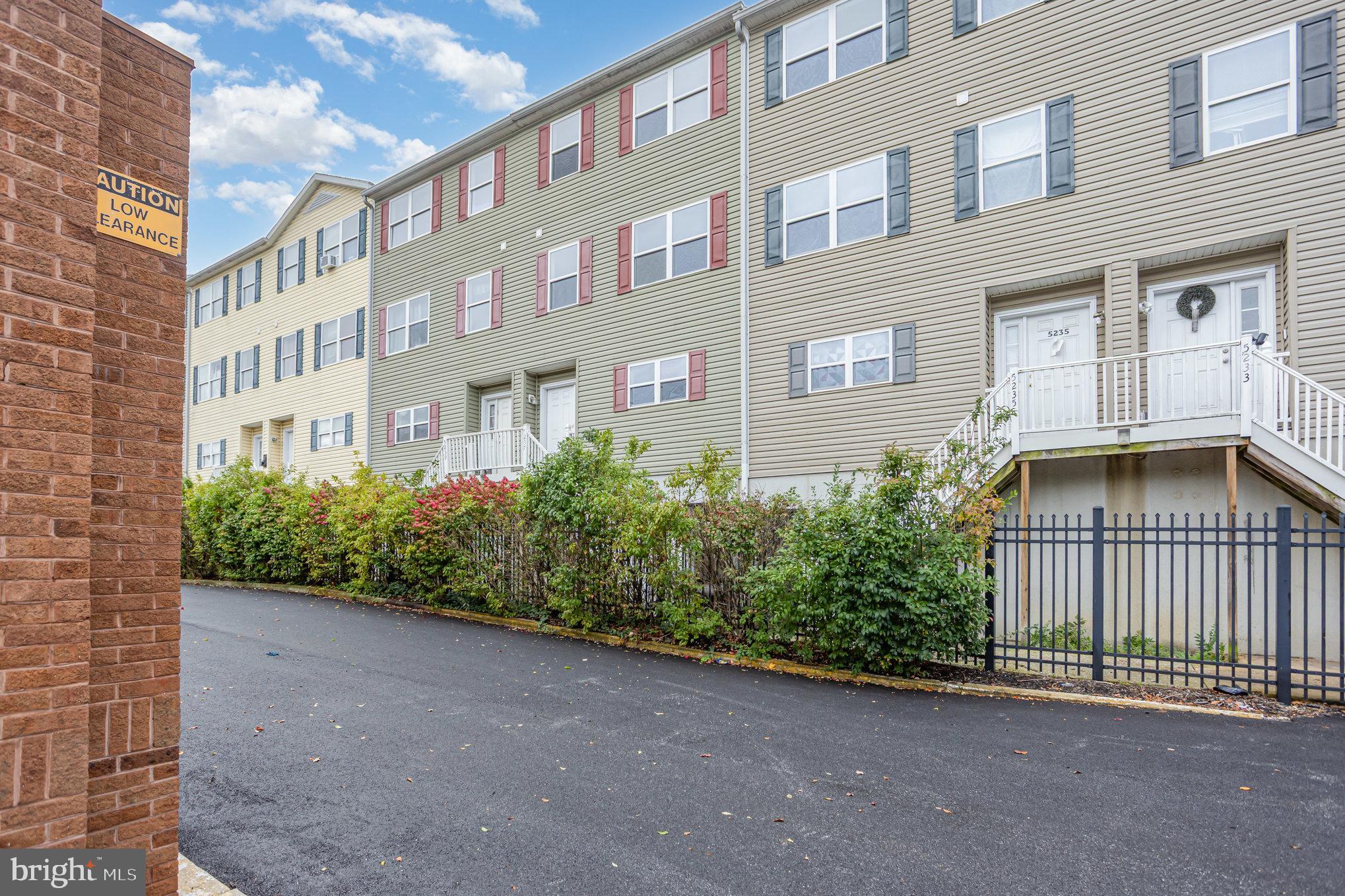 VILLAGES OF HOMELAND - Residential Lease